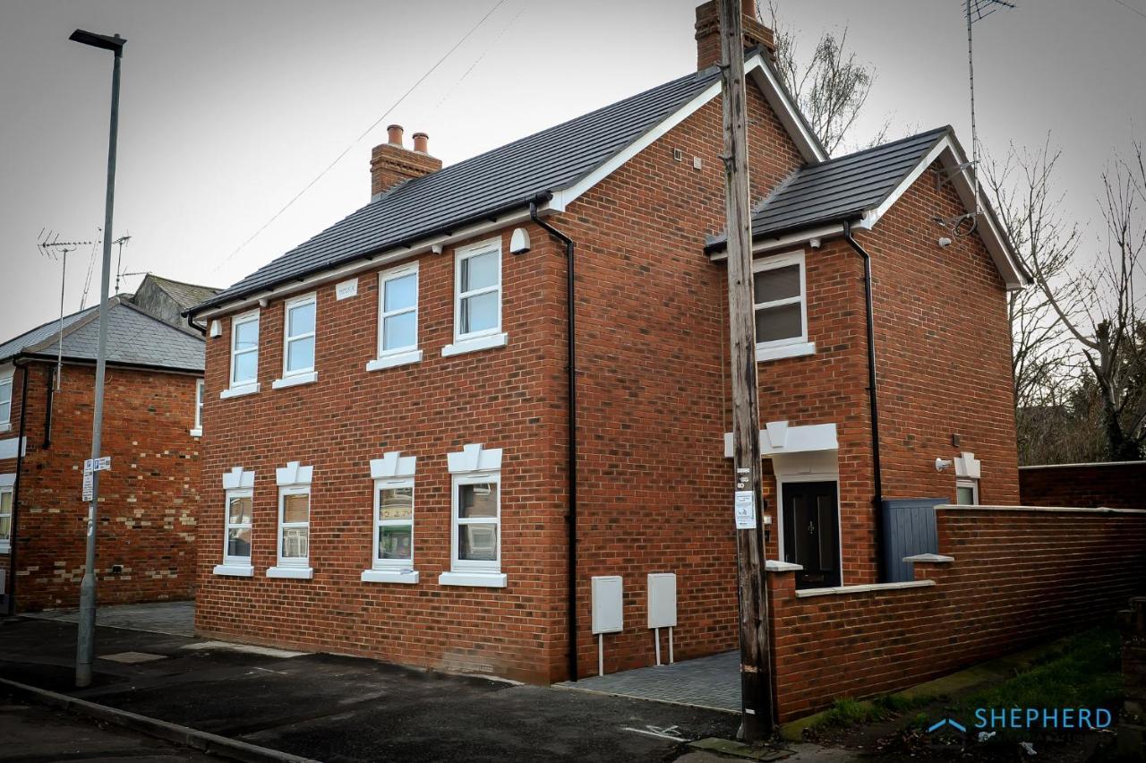 Apartment Serviced By Shepherd Serviced Reading